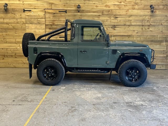 Land Rover Defender 90 pickup Truck 2.4 TDCI 6 Speed