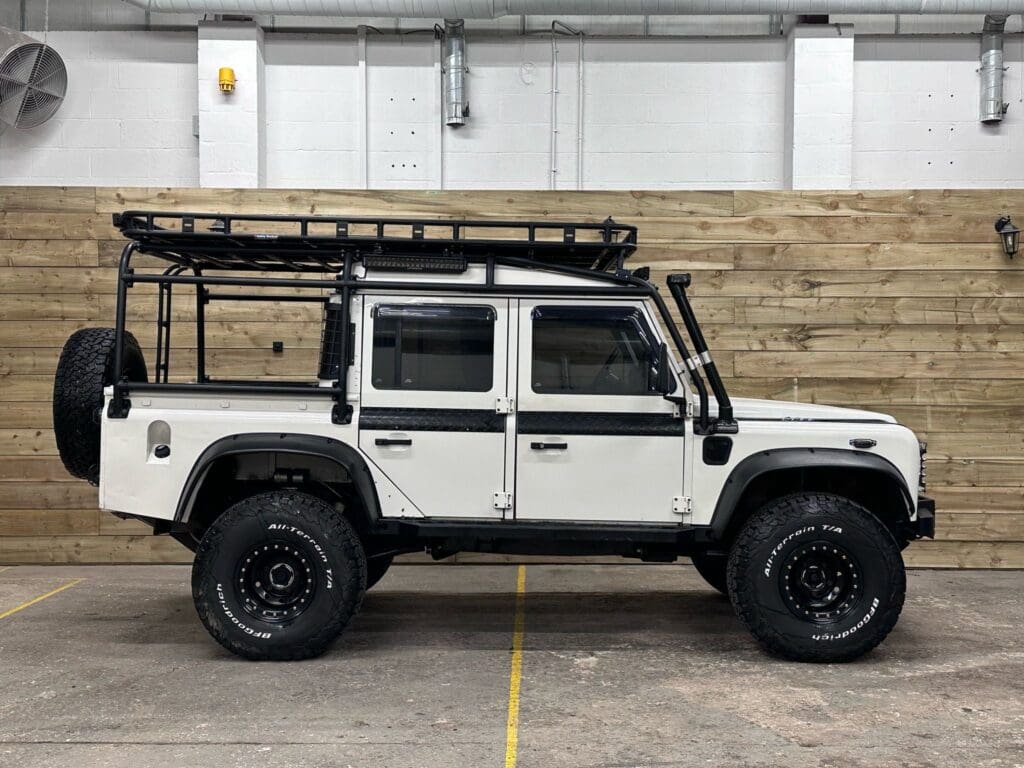 Land Rover Defender 110  Td5 Adventure Truck